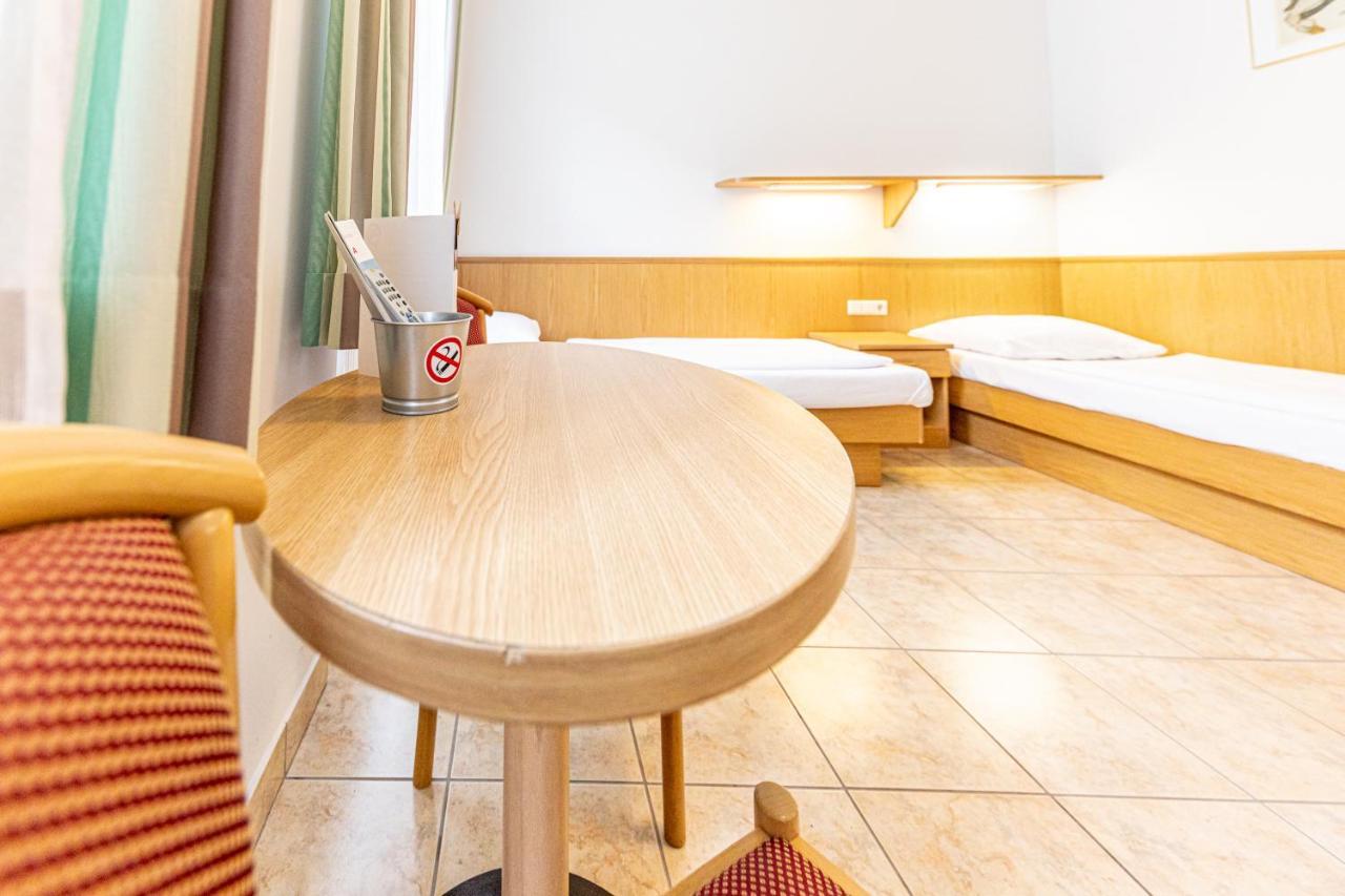Hotel-Pension Fuenfhaus Vienna Esterno foto