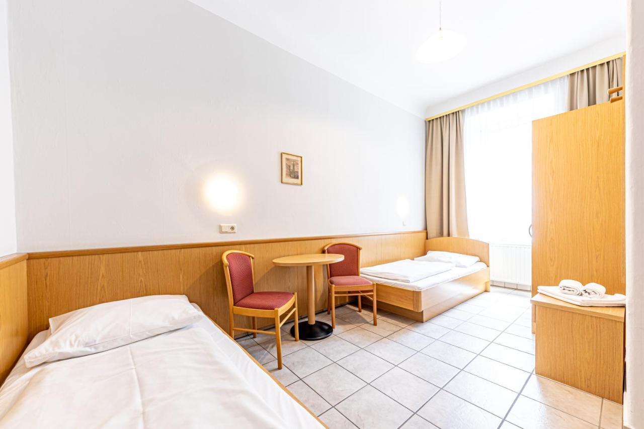 Hotel-Pension Fuenfhaus Vienna Esterno foto