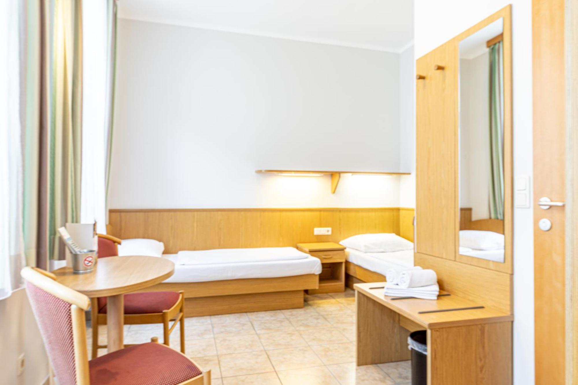 Hotel-Pension Fuenfhaus Vienna Esterno foto